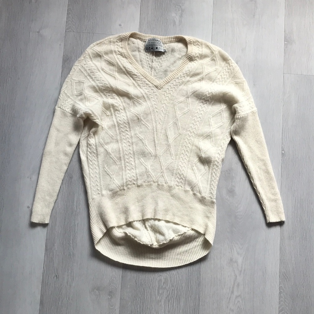 SUBTLE LUXURY SWEATER CABLE KNIT IVORY LONG SLEEVE V NECK WOMENS S/M